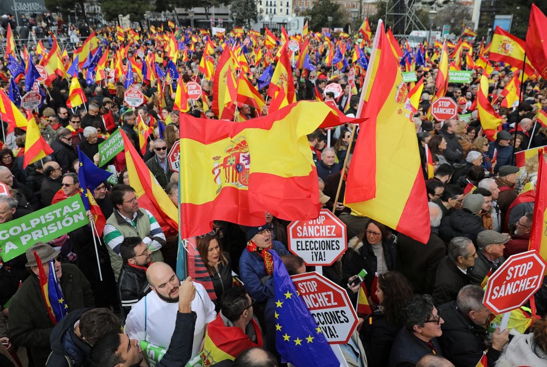 Manifestantes en la plaza de Colón