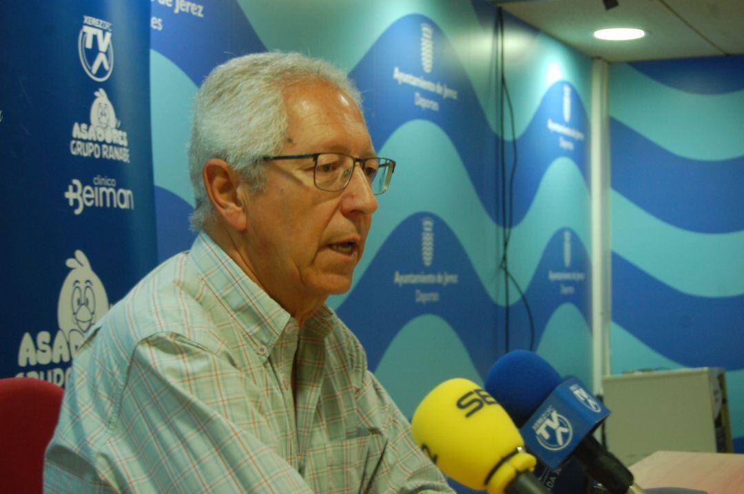 Rafael Coca, presidente del Xerez DFC, durante la rueda de prensa en Chapín