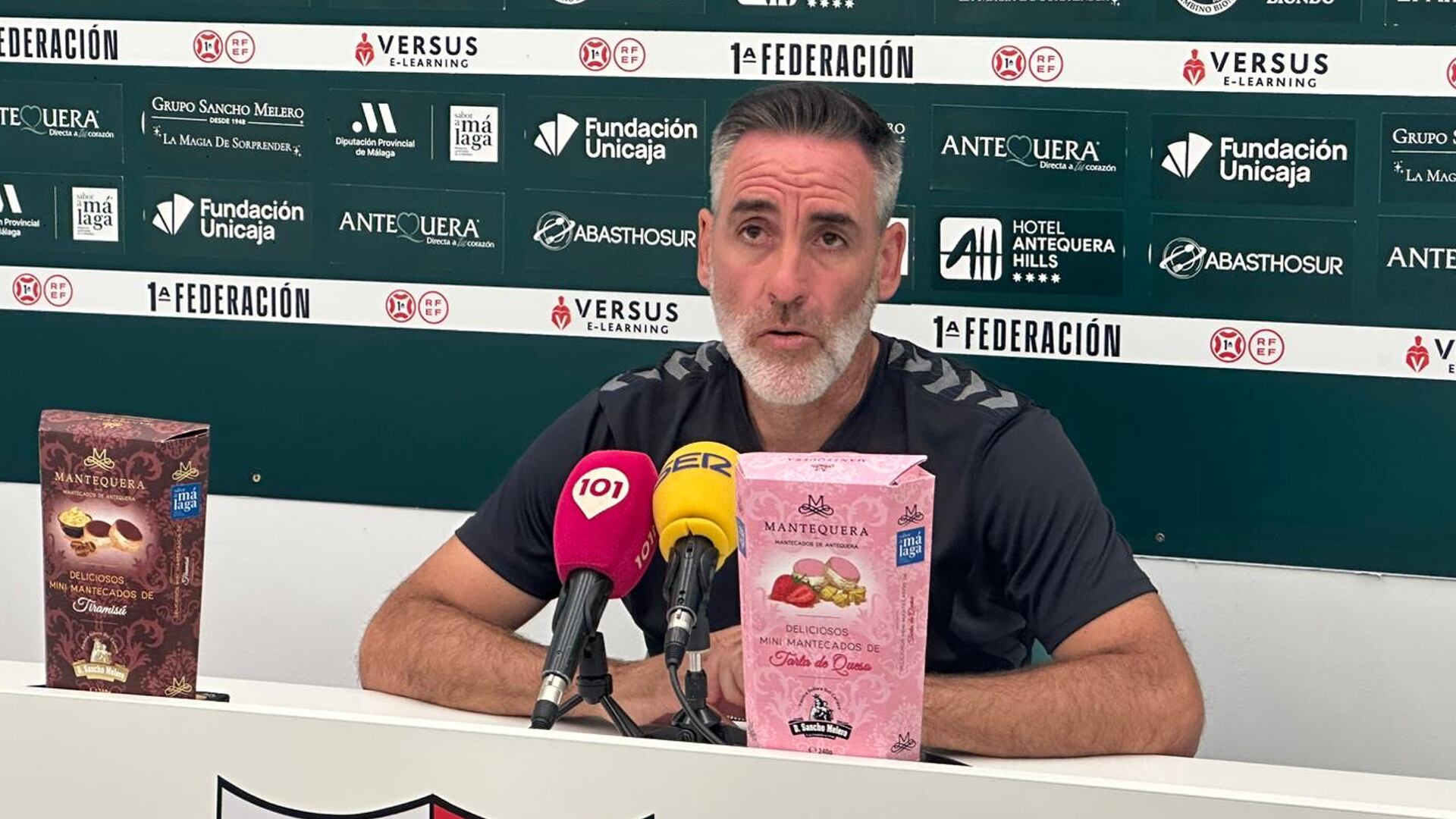 Abel Gómez, entrenador del Antequera CF, en rueda de prensa