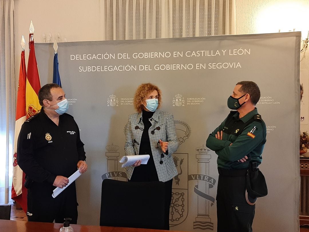 La subdelegada del Gobierno, Lirio Martín acompañada del teniente coronel de la Guardia Civil, José Luis Ramírez y el comisario jefe de la Policía Nacional de Segovia, Miguel Ángel Martínez