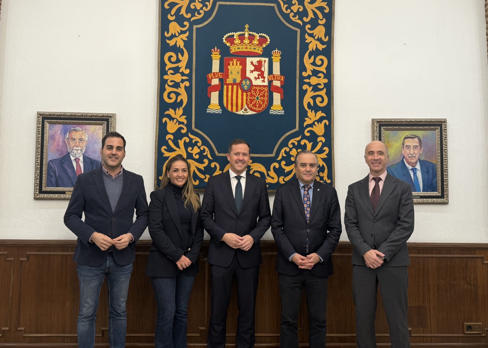 Integrantes del Gobierno municipal junto con el alcalde de Toledo, Carlos Velázquez