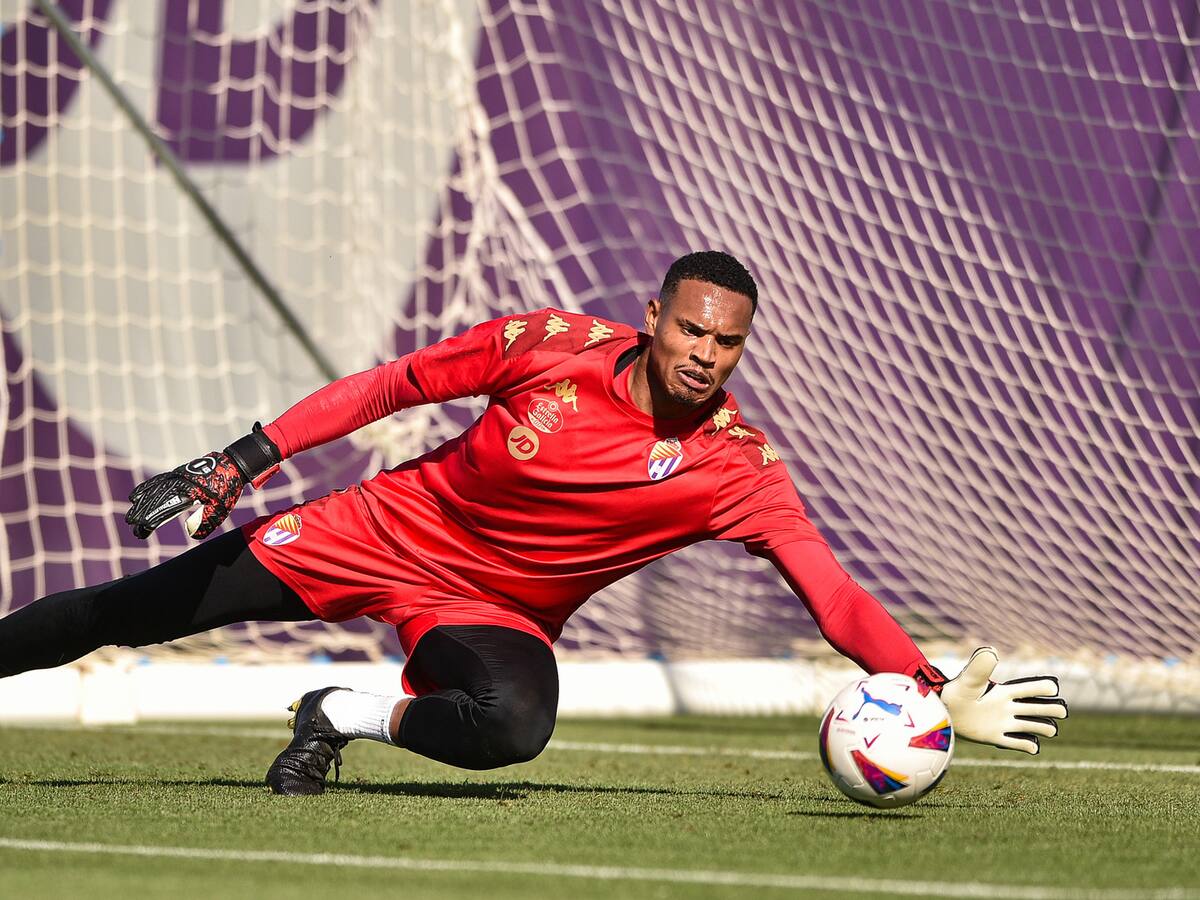John y Juric ya se entrenaron, Asenjo en la rampa de salida