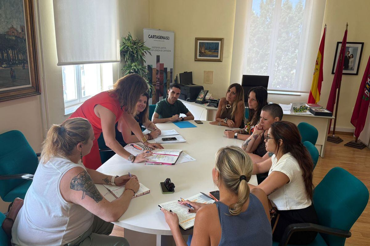 Reunión de la concejala Cristina Mora con asociaciones de autismo