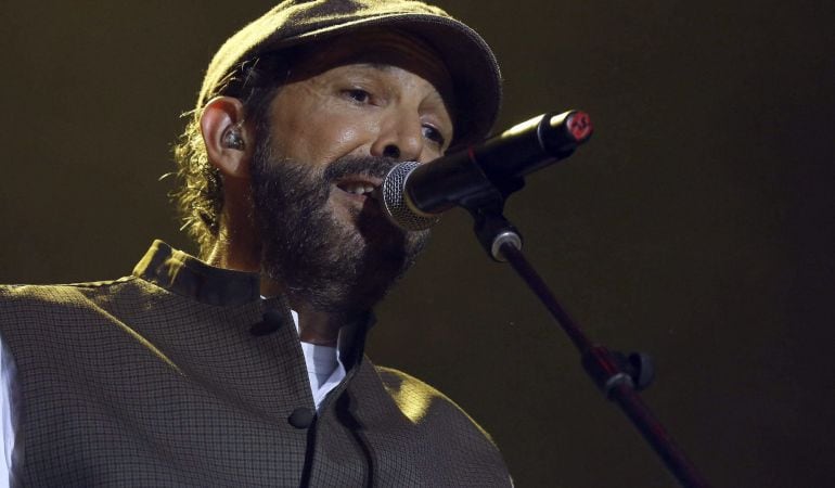 El dominicano Juan Luis Guerra durante el concierto en el Palacio de los Deportes.