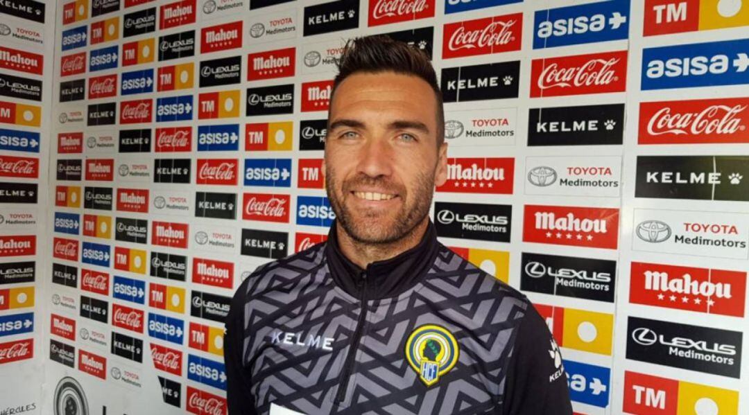 Ismael Falcón, en la zona mixta