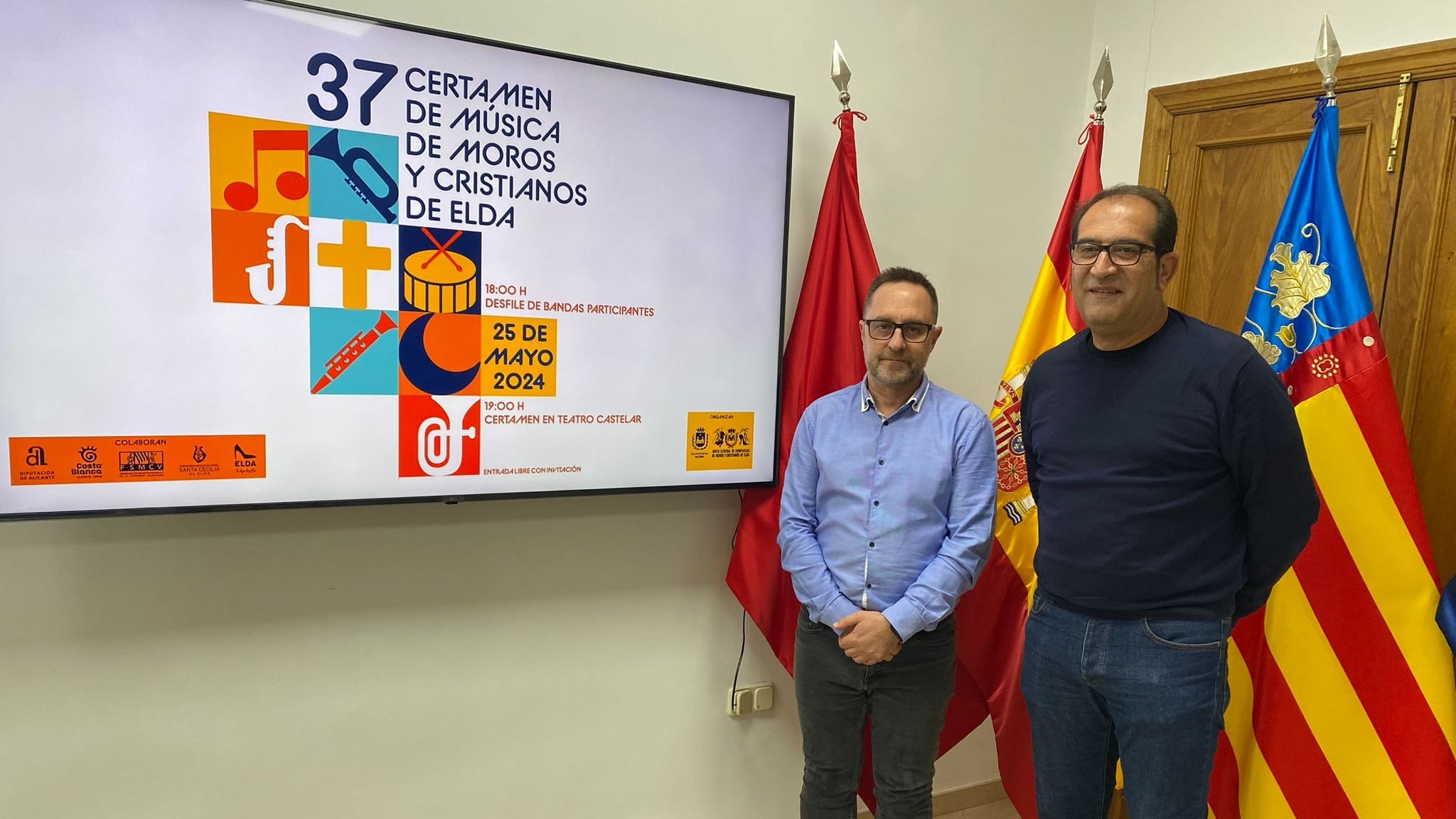 Juande Orellana, responsable de la Comisión de Música de la Junta Central de Moros y Crisitanos en Elda junto a David Guardiola, concejal de fiestas de Elda