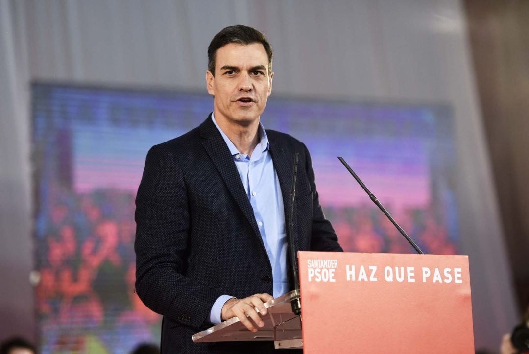 Pedro Sánchez en un acto del PSOE en Santander