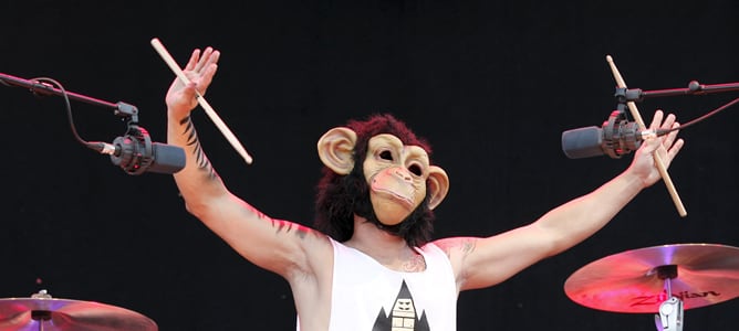 El bateria del grupo Deivhook, durante su actuación en el festival MTV Madrid Beach.