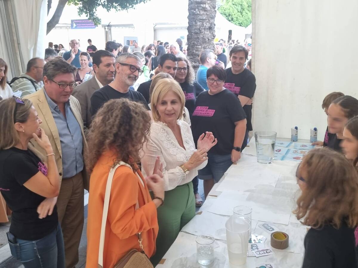 La plaza del Arenal de Jerez se llena de ciencia y diversión con la Noche Europea de los investigadores