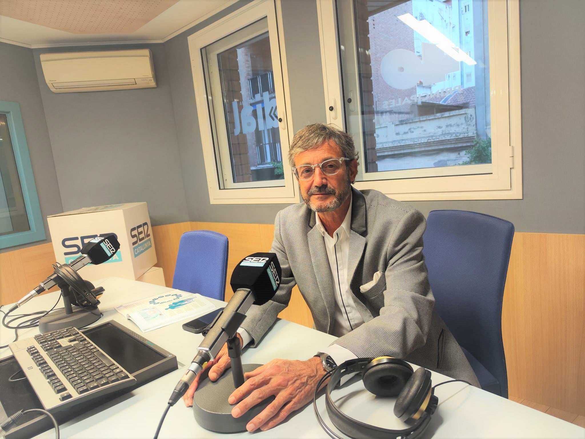 Joan Carrera, president del Col·legi d'Odontòlegs de Lleida, durant l'entrevista a Ràdio Lleida.