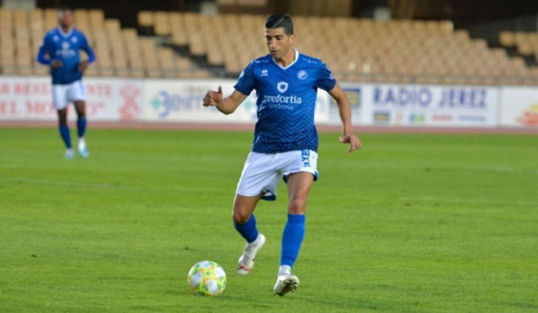 Sergio Narváez durante un partido en Chapín con el Xerez DFC 