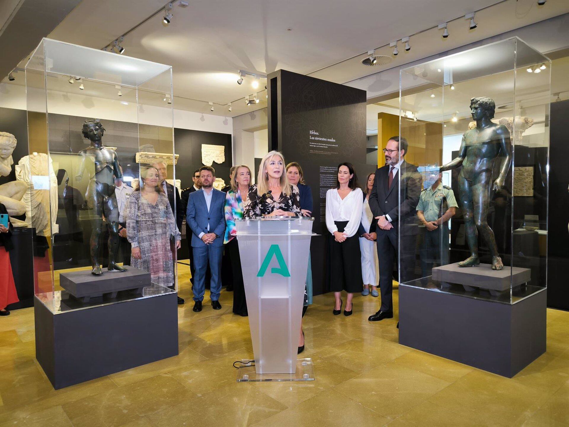 09/10/2024 Patricia del Pozo, durante la presentación de los efebos de Pedro Abad, ya expuestos en el Museo Arqueológico de Córdoba.
POLITICA ANDALUCÍA ESPAÑA EUROPA CÓRDOBA CULTURA
