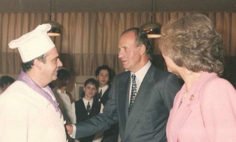 El cocinero Paco Martínez junto al Rey Juan Carlos