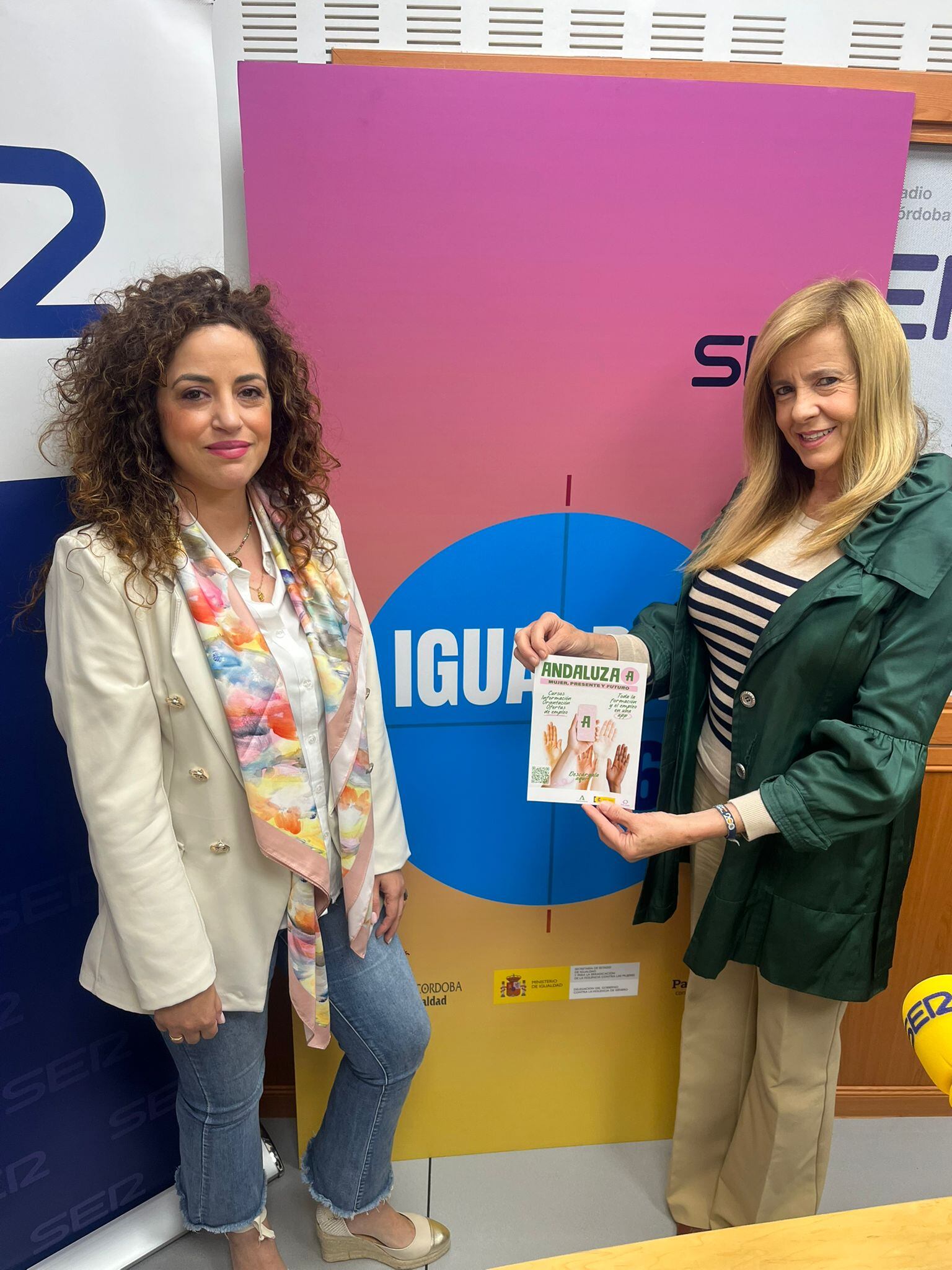 Mari Ángeles Suescun, trabajadora social del IAM, y Rosario Alarcón, coordinadora del IAM.