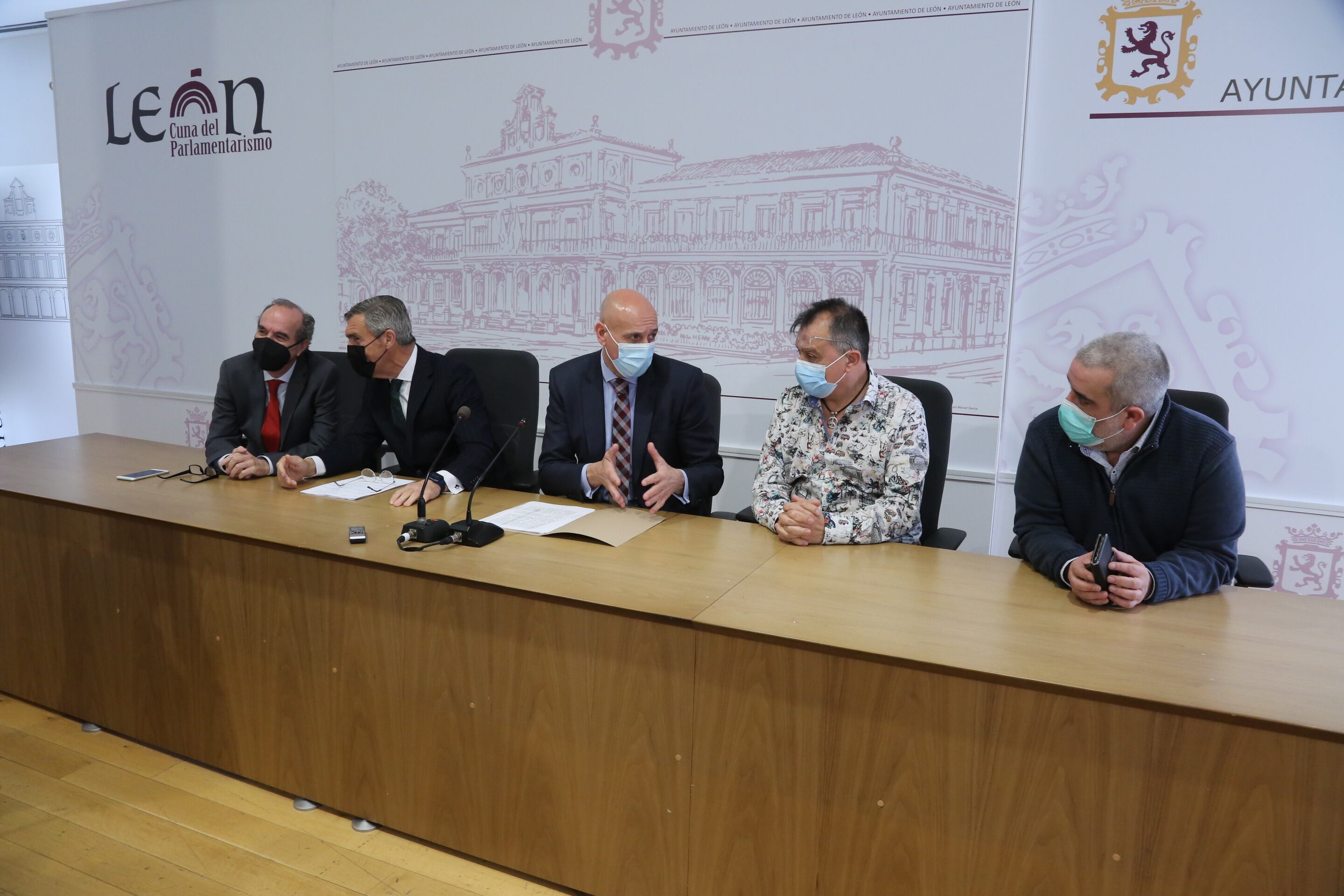 Juanma Vallejo, Javier Cepedano, José Antonio Díez, Enrique Reguero y Xosepe Vega presentan el proyecto