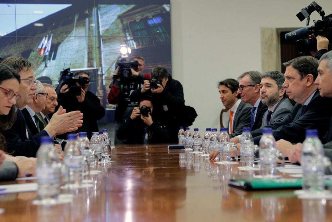 El ministro de Agricultura, Luis Planas , se reúne con el president de la Generalitat, Ximo Puig , y con las asociaciones agrarias de la Comunitat Valenciana.