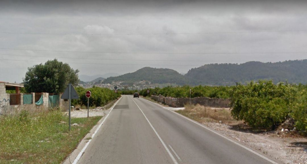 Carretera entre Oliva y Piles