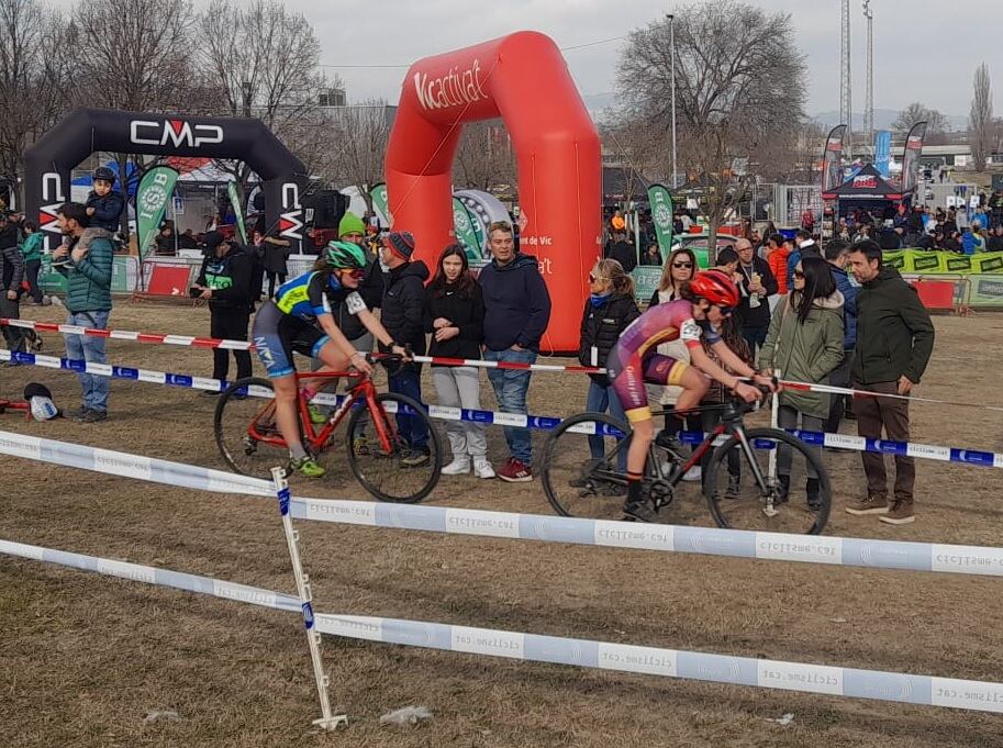 La arandina María Cabañas durante su participación en el Campeonato de España de Ciclocross disputado en Vic (Barcelona)
