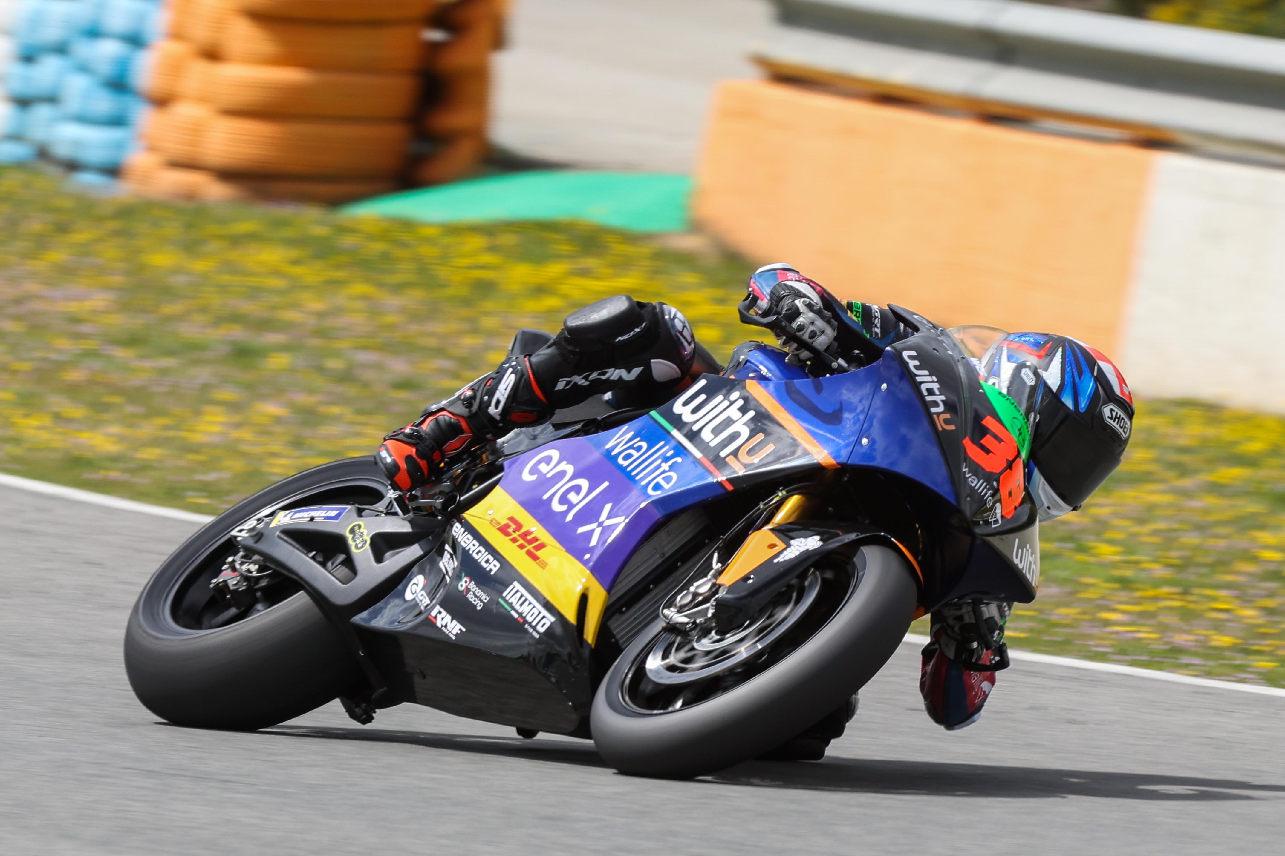 Bradley Smith durante la sesión de entrenamientos del MotoE en el Circuito de Jerez