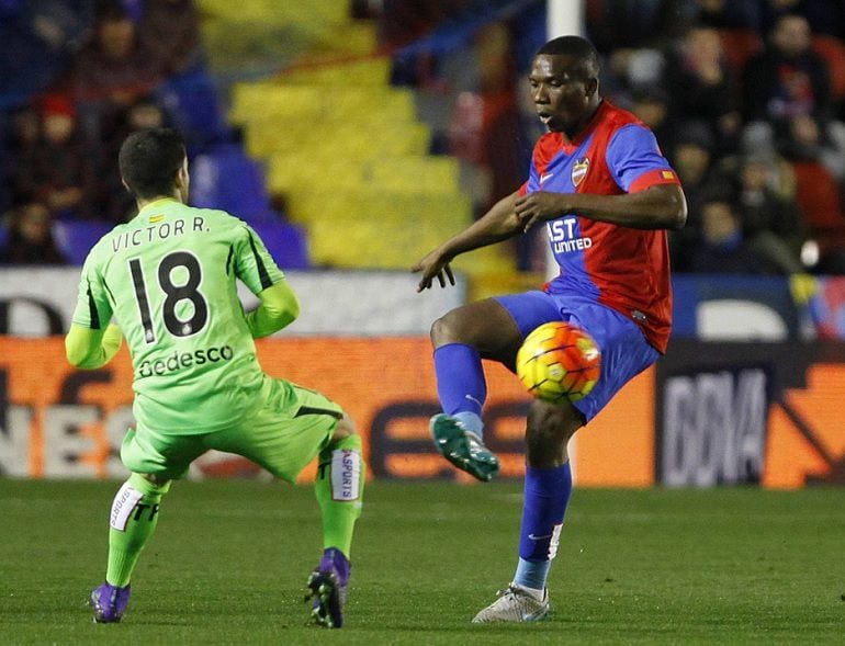 Simao Mate frente al Getafe