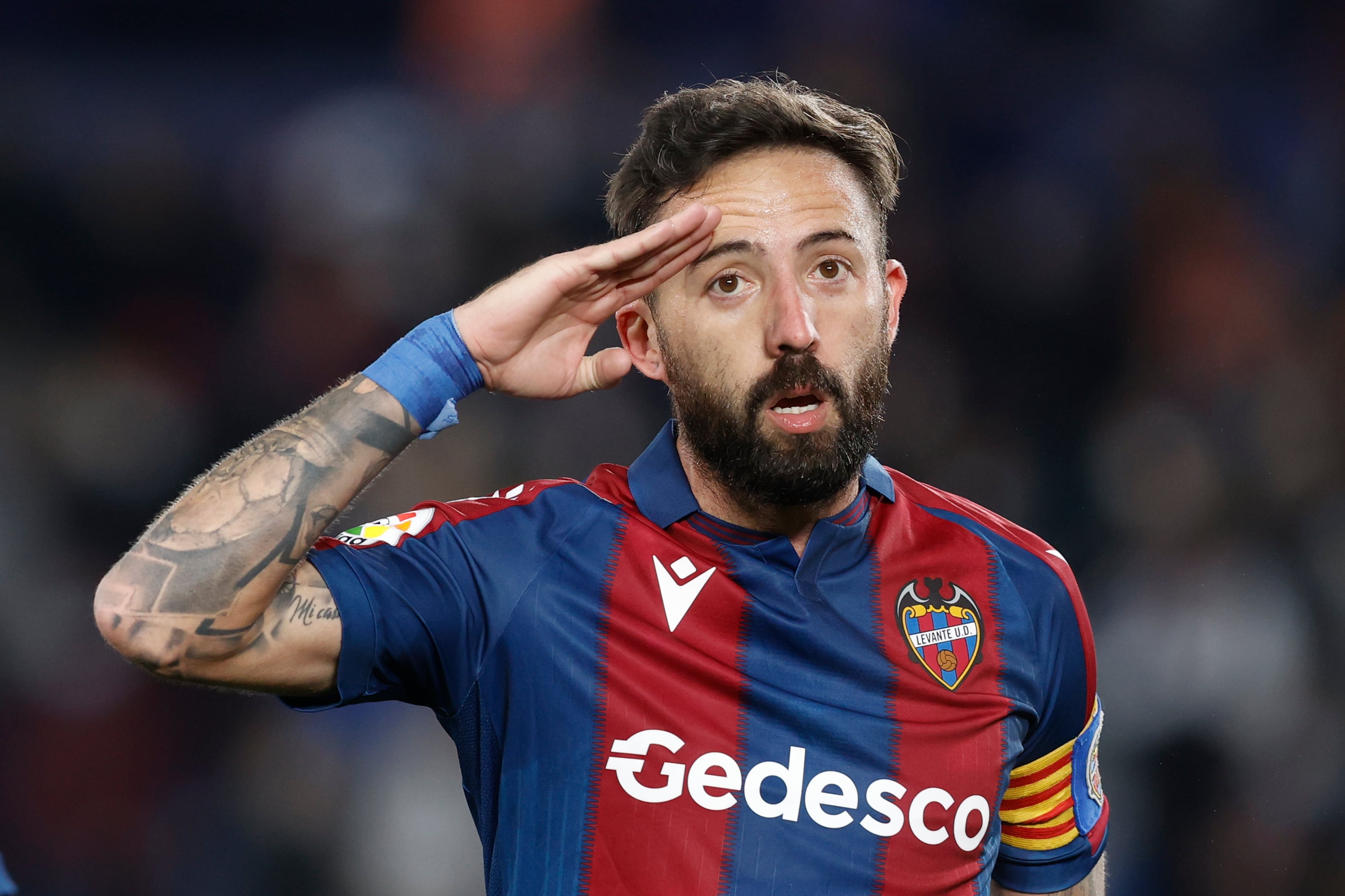 VALENCIA, 25/02/2022.- El delantero del Levante José Luis Morales celebra tras marcar ante el Elche, durante el partido de Liga en Primera División que disputan este viernes en el estadio Ciutat de Valencia. EFE/Kai Forsterling
