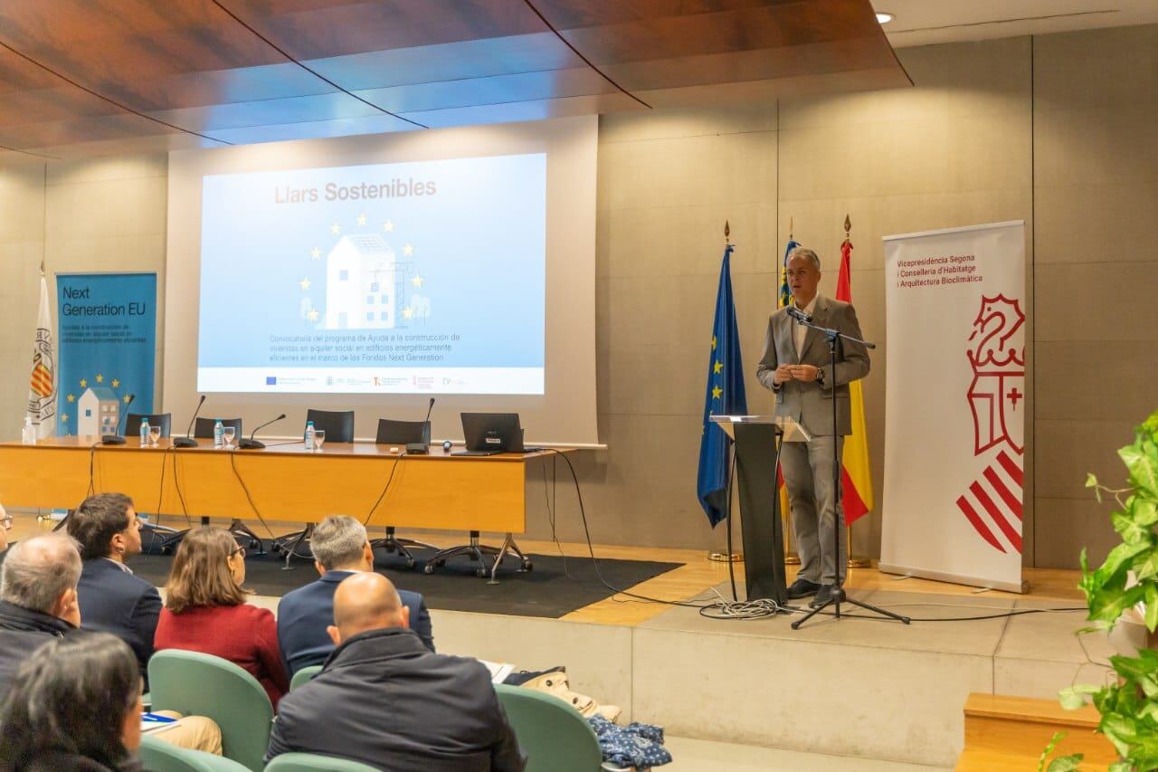 El vicepresidente segundo durante la presentaciión del plan