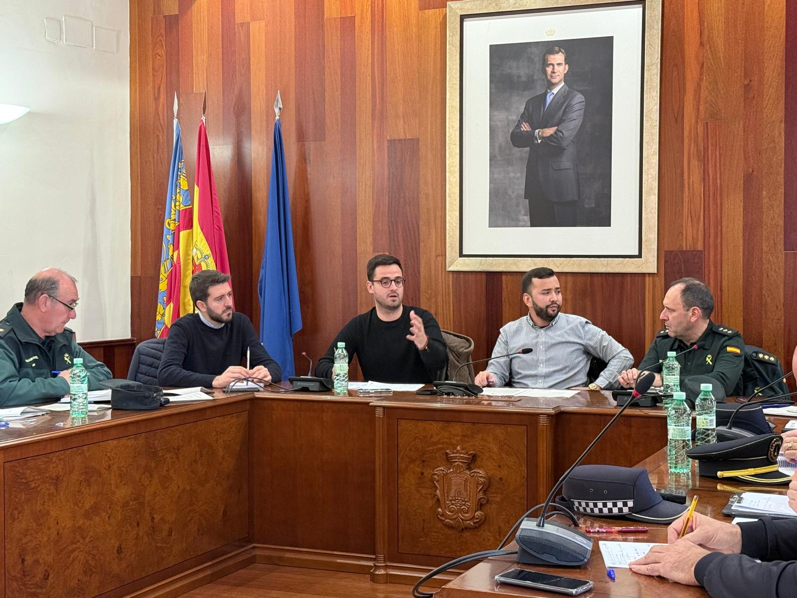 Un momento de la Junta de Seguridad celebrada en el Ayuntamiento de Cocentaina ante el incremento de robos en viviendas.