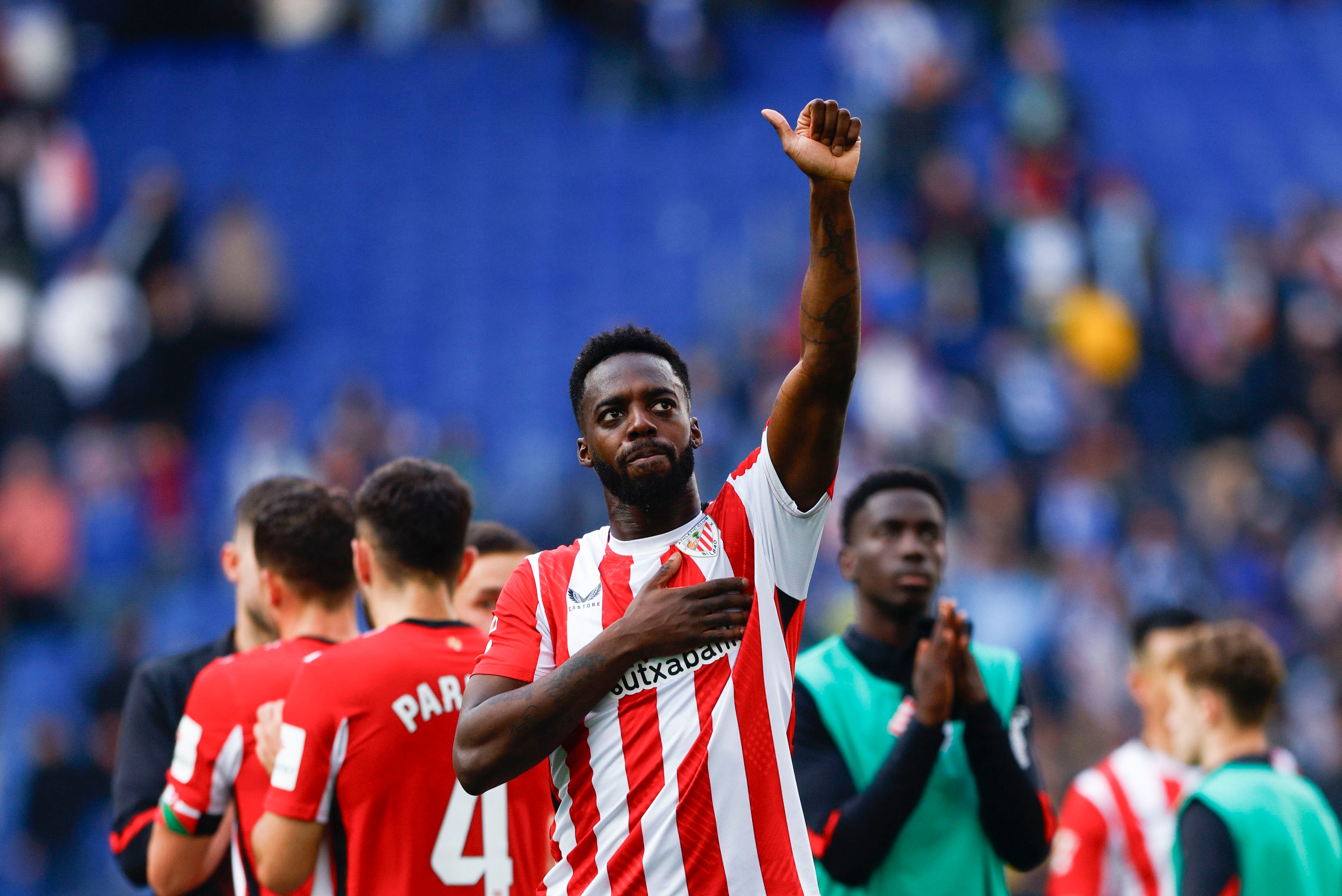 El delantero del Athletic de Bilbao Iñaki Williams se despide tras el partido de la jornada 24 de LaLiga entre el Espanyol y el Athletic Club