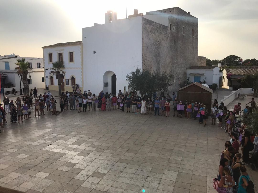 Imagen de la concentración de repulsa en Formentera