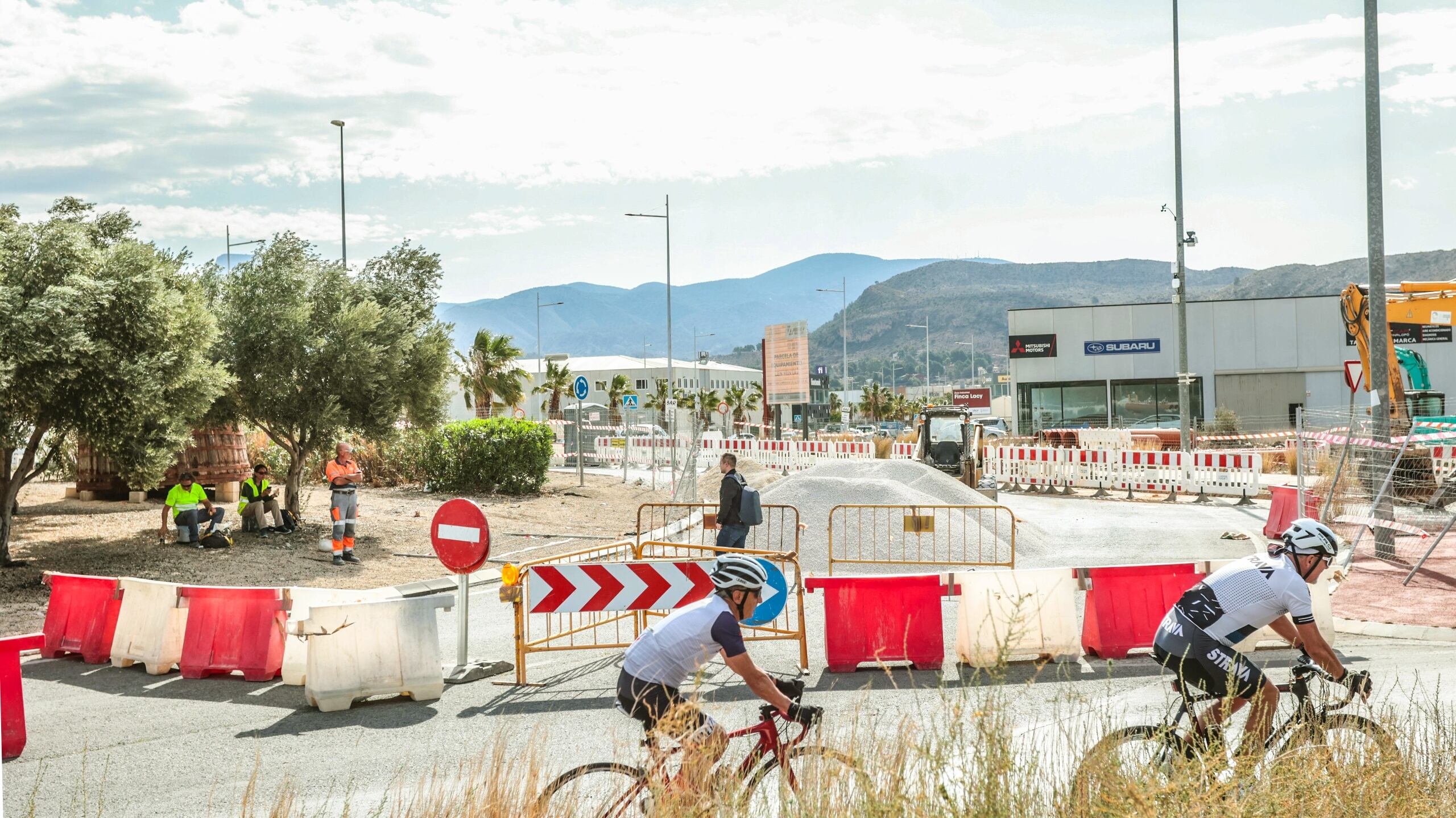 Las obras se realizan en la carretera que conecta Monóvar con Elda