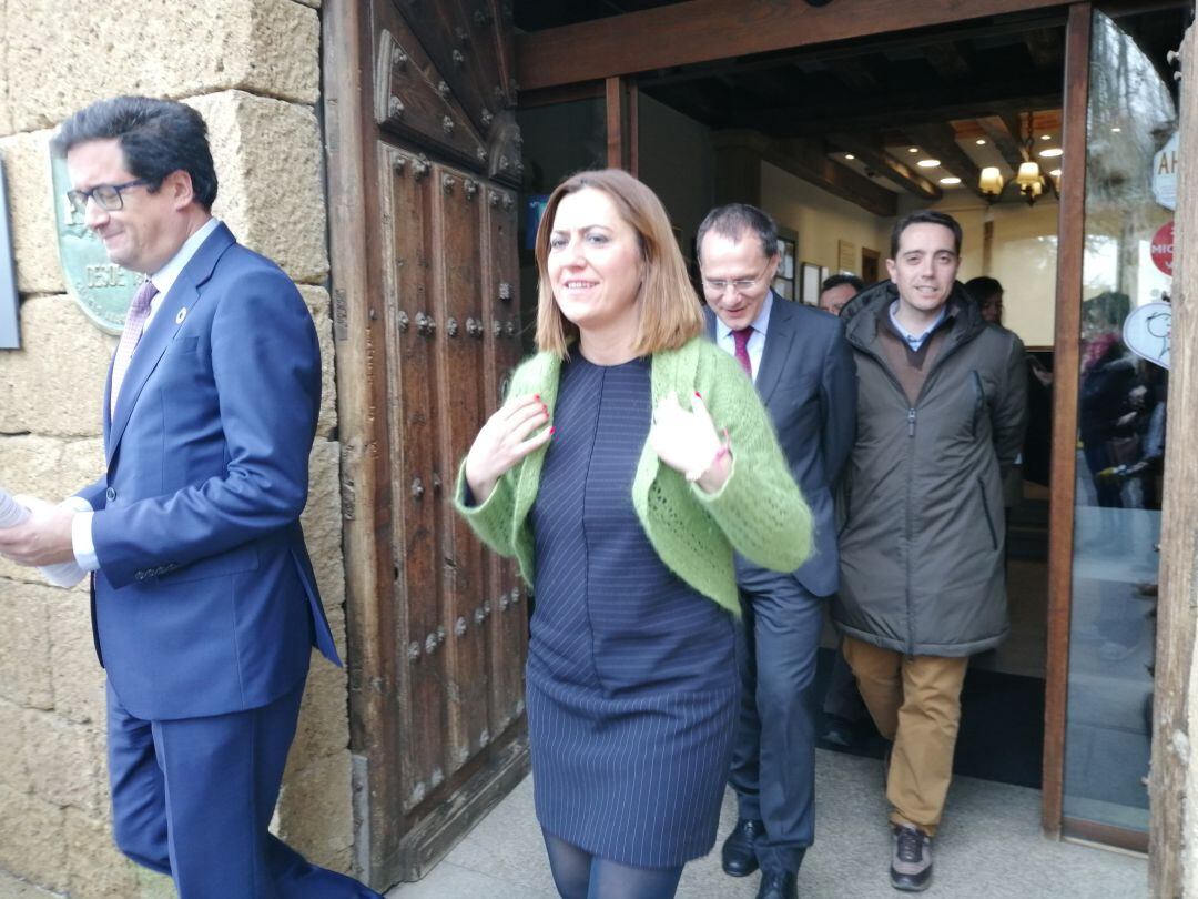 Óscar López junto a la Subdeleagada del Gobierno, Virgina Barcones, a la salida del parador de Banevente