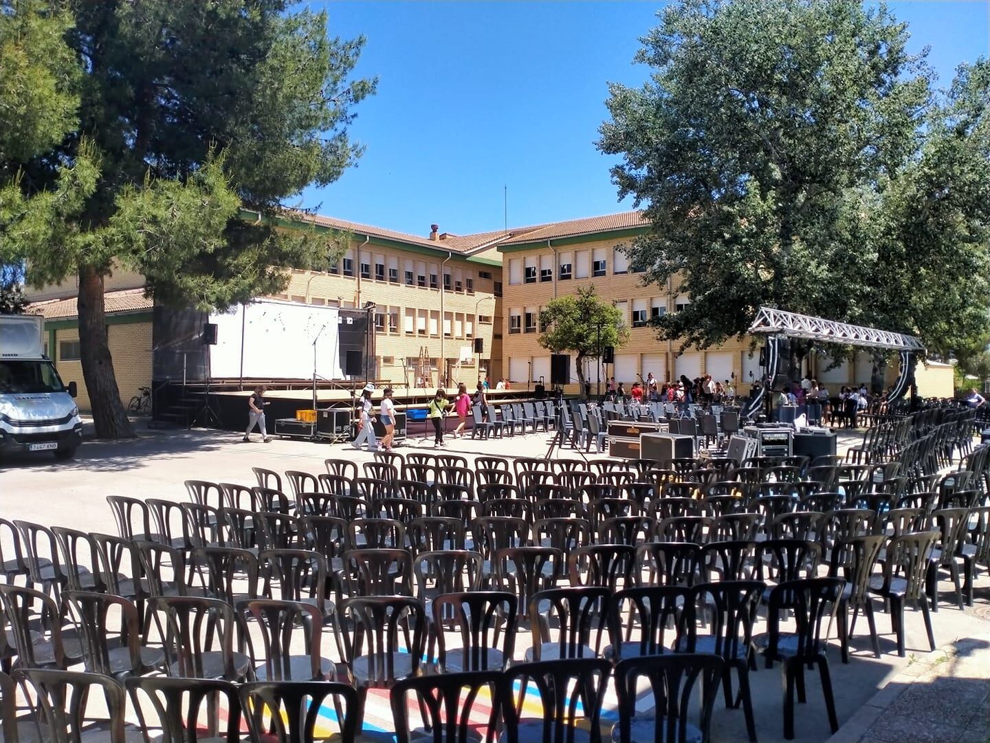 Acto en el colegio Ruperto Chapí. Archivo