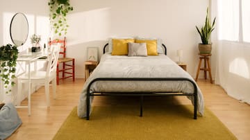 Forzados a vivir con su ex por la crisis de vivienda: "Chocamos en ciertas cosas, pero no puedo permitirme alquilar solo"