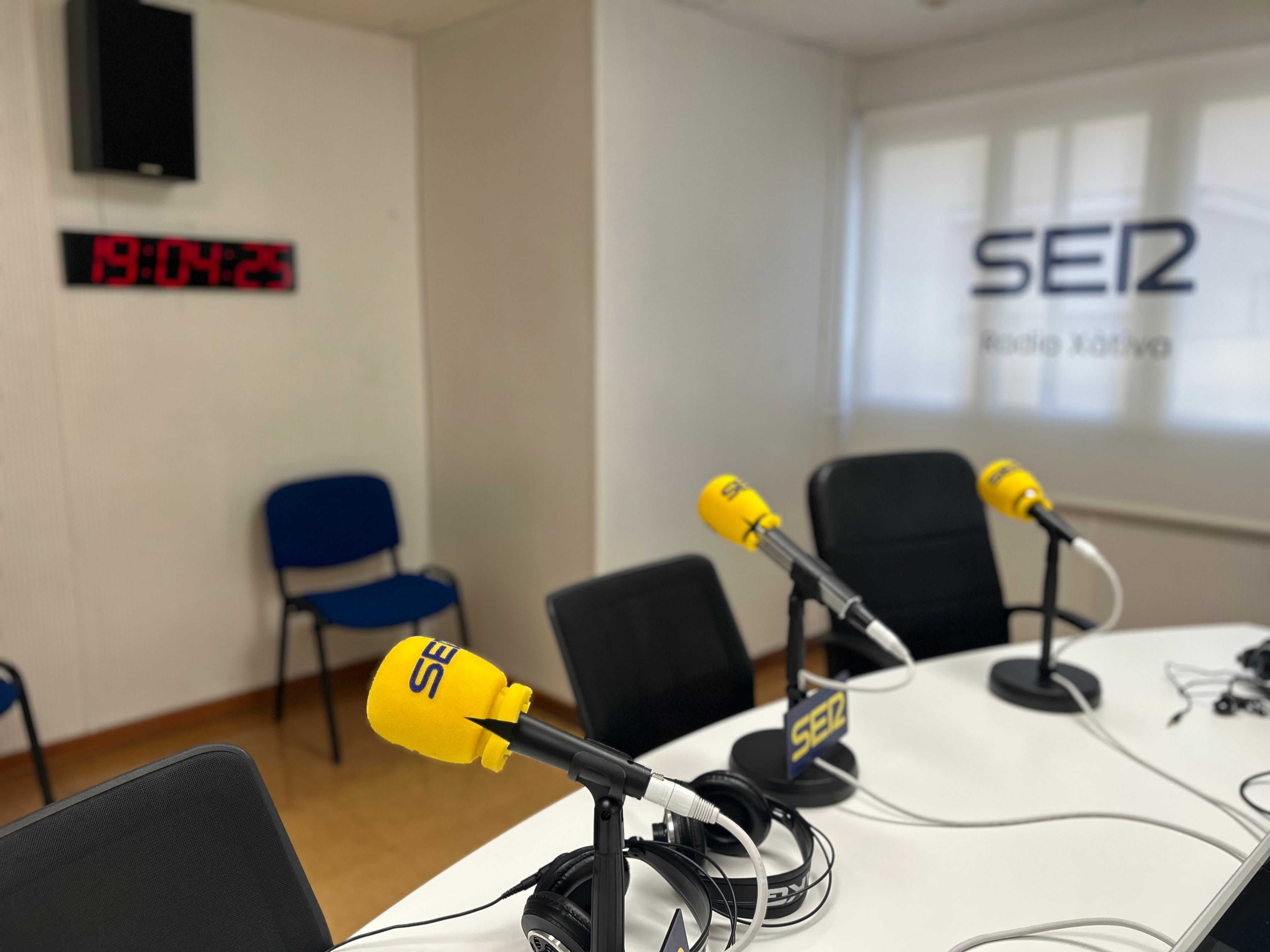 Foto del estudio de Radio Xàtiva. Fuente: Radio Xàtiva Cadena SER