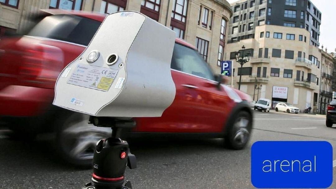 Fotografía de un radar móvil en Vigo que el gobierno local considera bulo al no ser actual