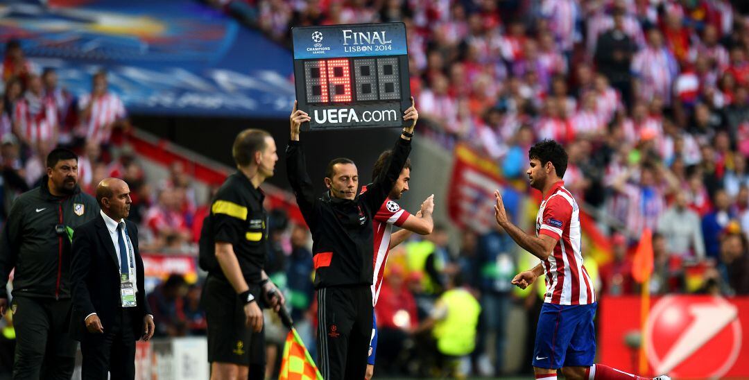 Diego Costa, durante el moomento en el que es sustituido en la final de Lisboa