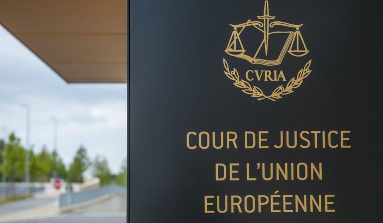 Detalle de la entrada al Tribunal de Justicia de la Unión Europea (TJUE) en Luxemburgo.