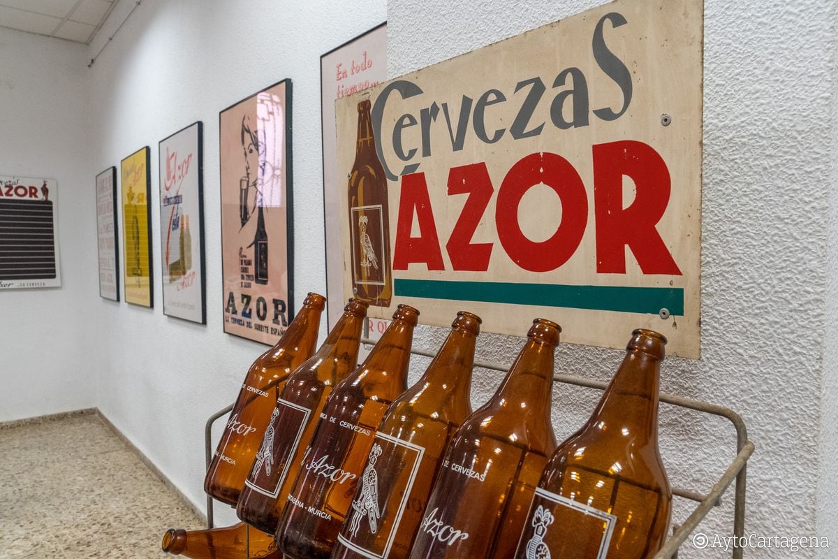 Exposición sobre la antigua cerveza Azor en Cartagena