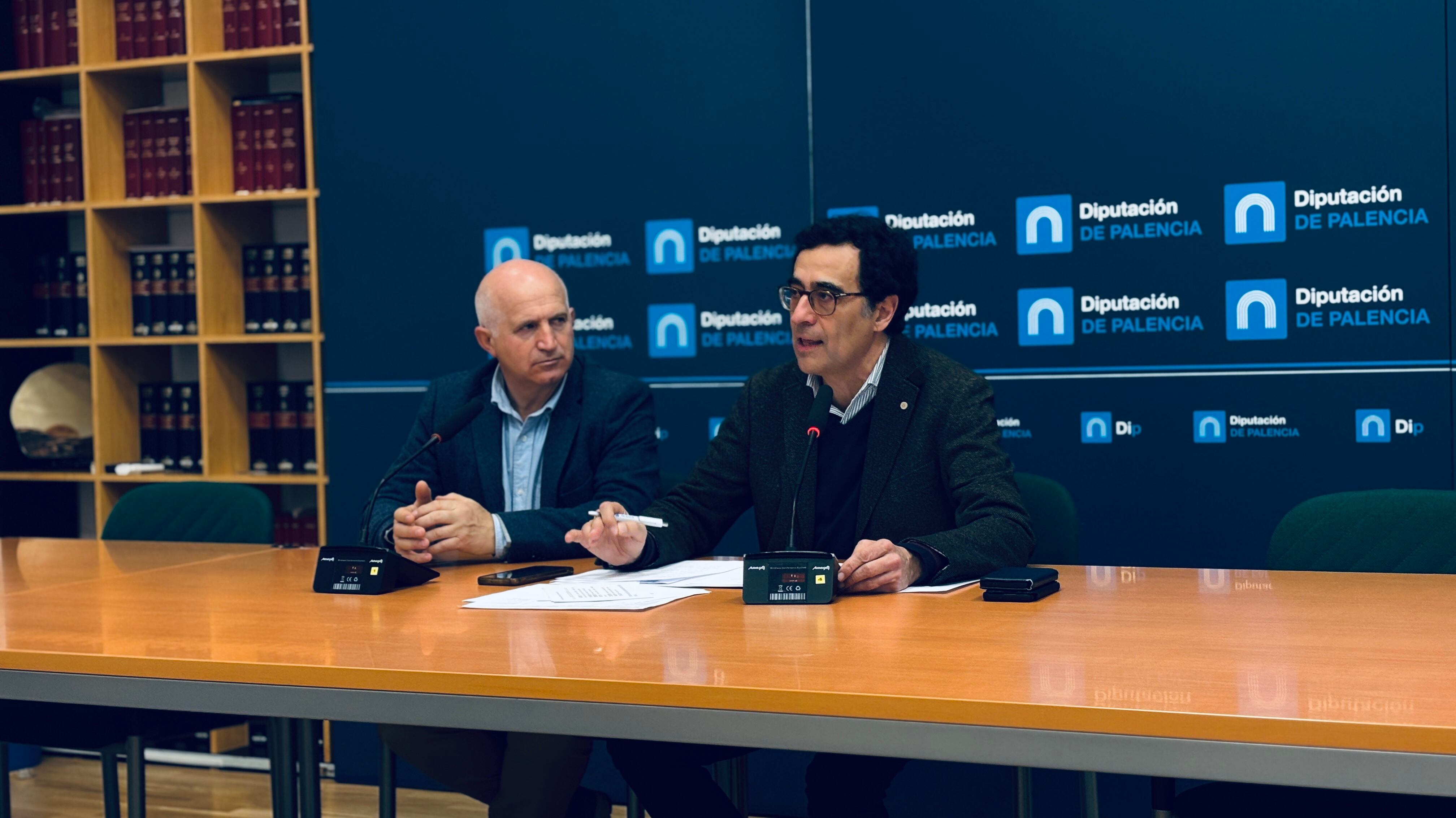 Urbano Alonso y Juan Antonio Obispo presentan las actividades de Acción Social Comunitaria de la Diputación