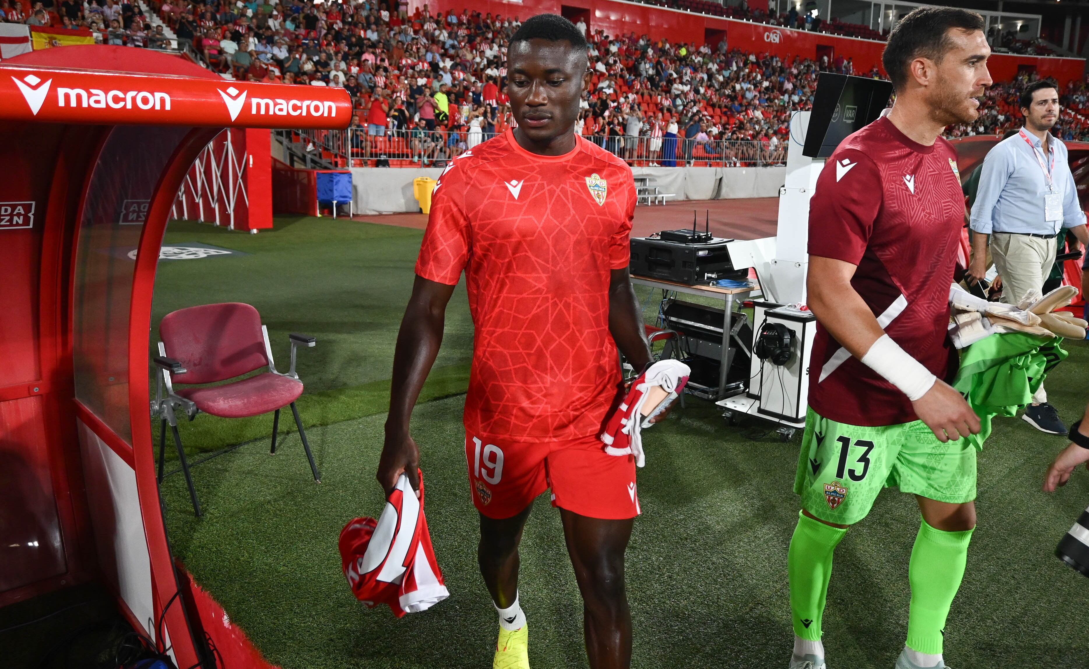 Patrick Soko apunta al once del Almería en el Estadio de los Juegos Mediterráneos ante el Cádiz.