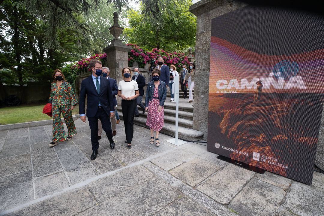 Feijóo llegando a la presentación de la campaña