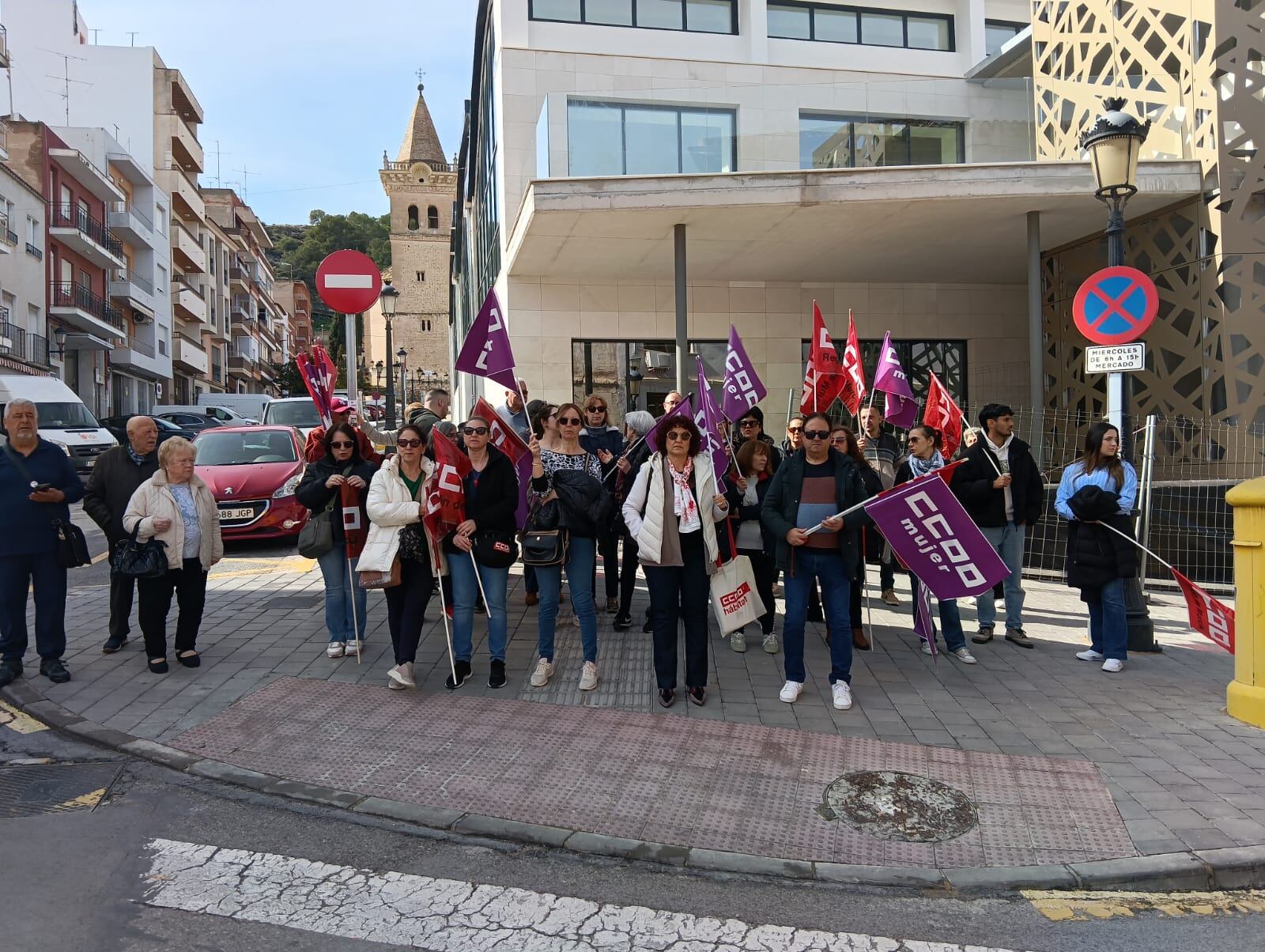 Concentración de trabajadoras del servicio de limpieza de edificios municipales de Yecla