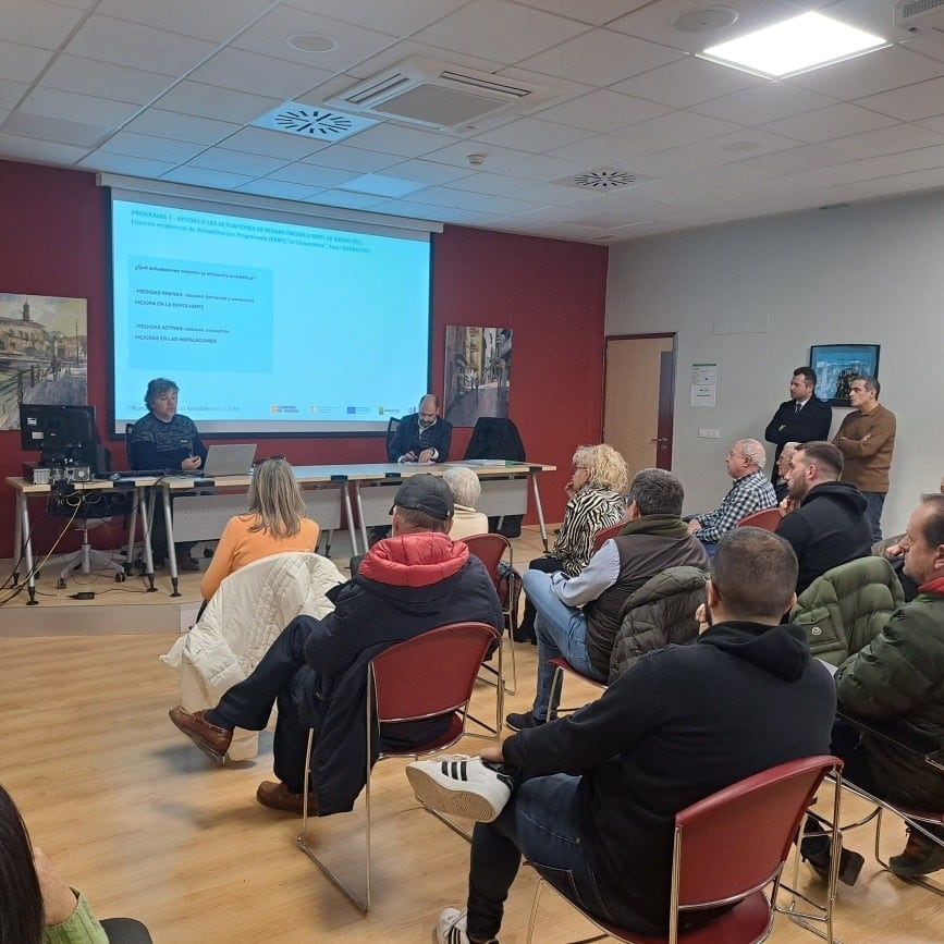 Reunión con los propietarios de viviendas del sector de La Cooperativa. Foto: Ayto. de Barbastro