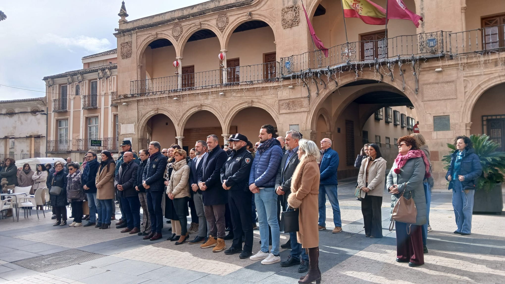Lorca guarda un minuto de silencio por las víctimas del trágico accidente ferroviario de #Adamuz, Córdoba