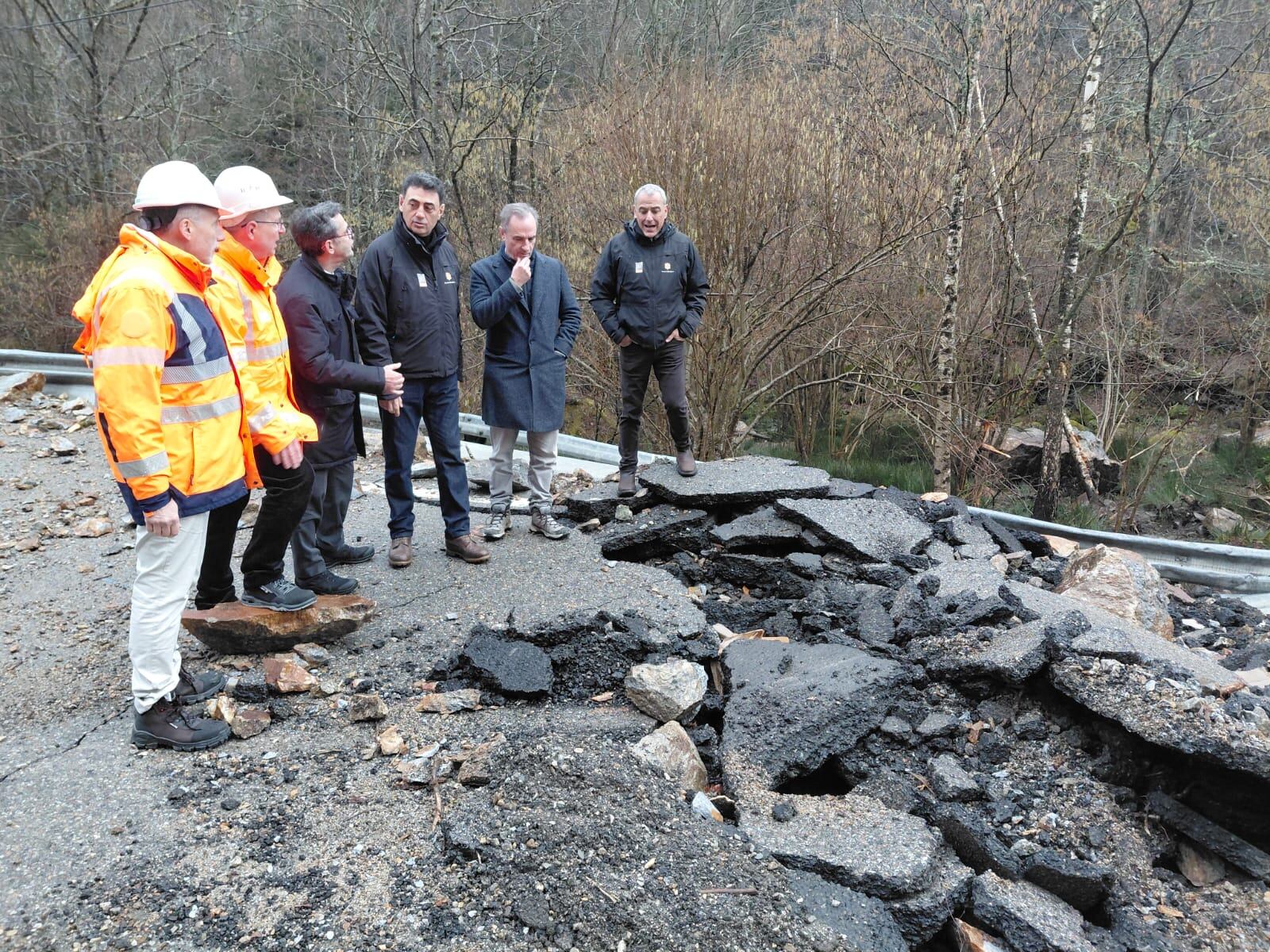 Visita del ministre de Territori i Urbanisme, Raül Ferré, a l'esllavissada de l'RN20