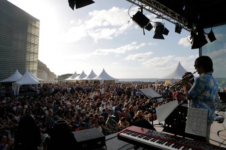 Imagen de archivo de un concierto programado por el Jazzaldia en las terrazas del Kursaal.