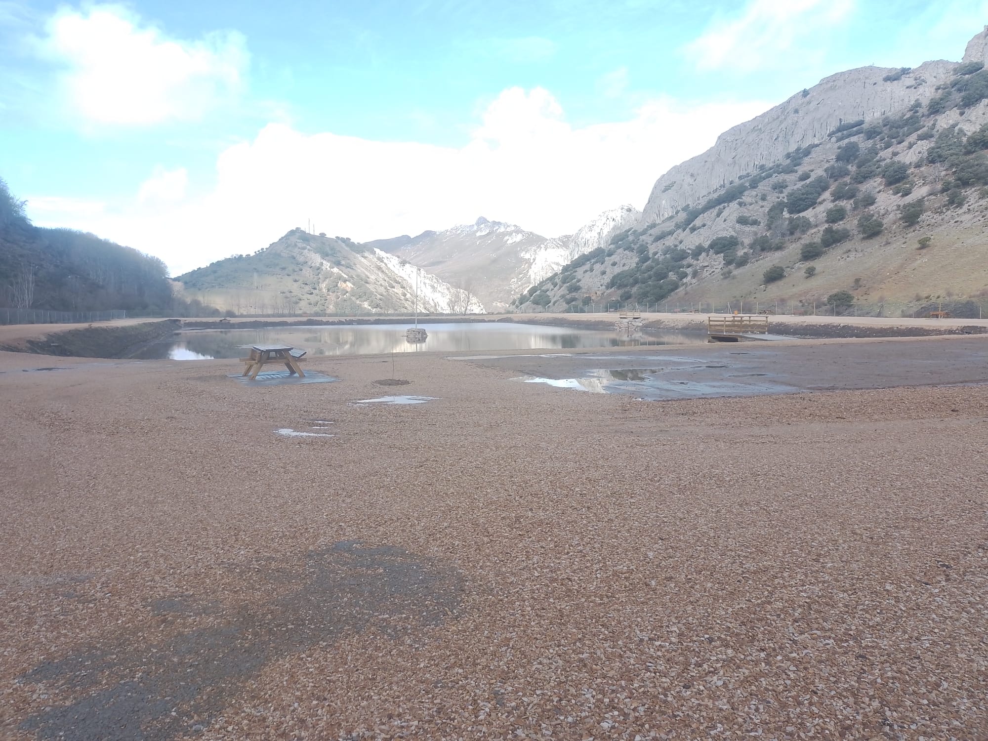 Una de las balsas mineras ya adecuadas en Pola de Gordón para la práctica de la pesca