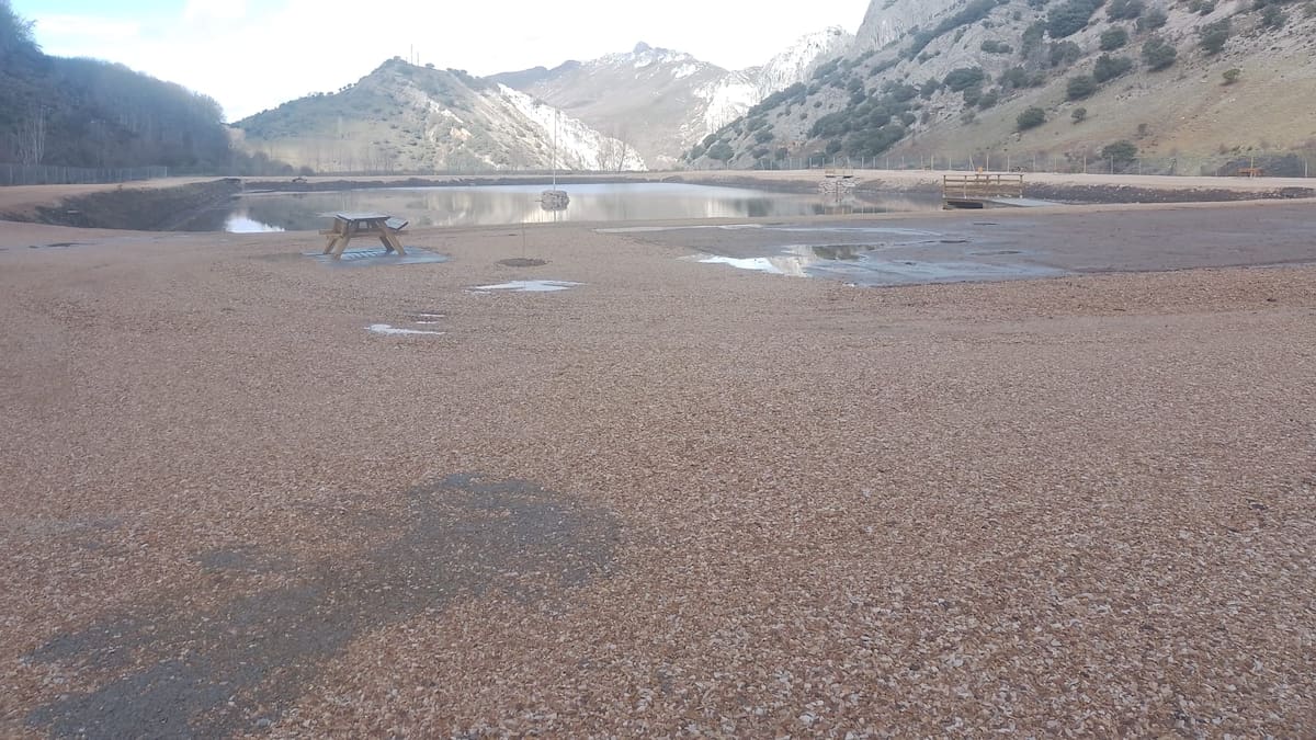 Ecologistas en Acción denuncia la construcción de lagunas artificiales de pesca en La Pola de Gordón aprovechando antiguas balsas mineras