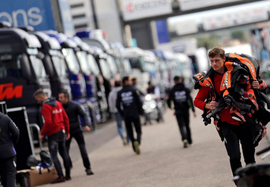 Comienzan los preparativos para la celebración, este fin de semana, del Gran Premio Motul Comunitat Valenciana en el circuito Ricardo Tormo de Cheste 