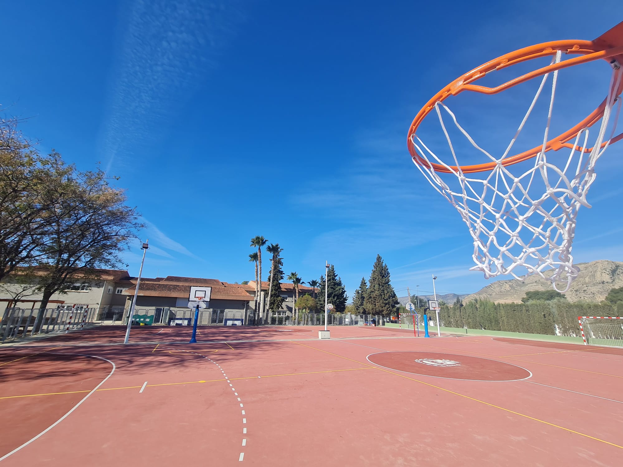 Actuación en uno de los colegios de Elda